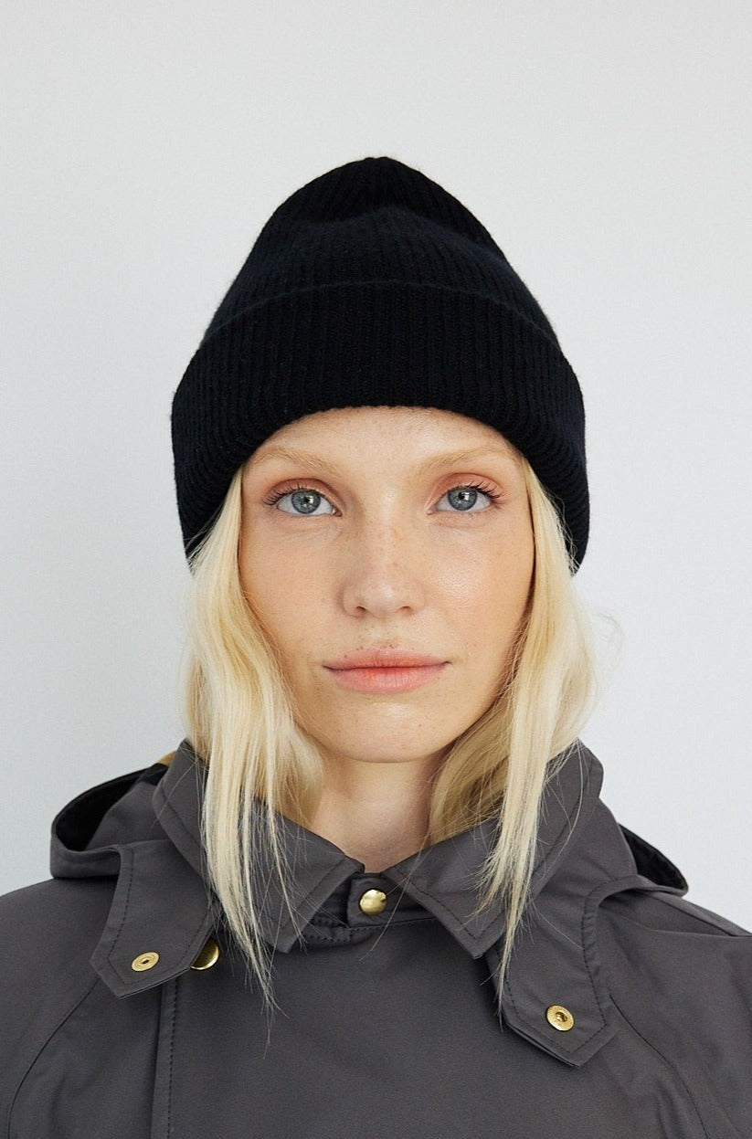 Black Fisherman Beanie – Prism Boutique display picture 3