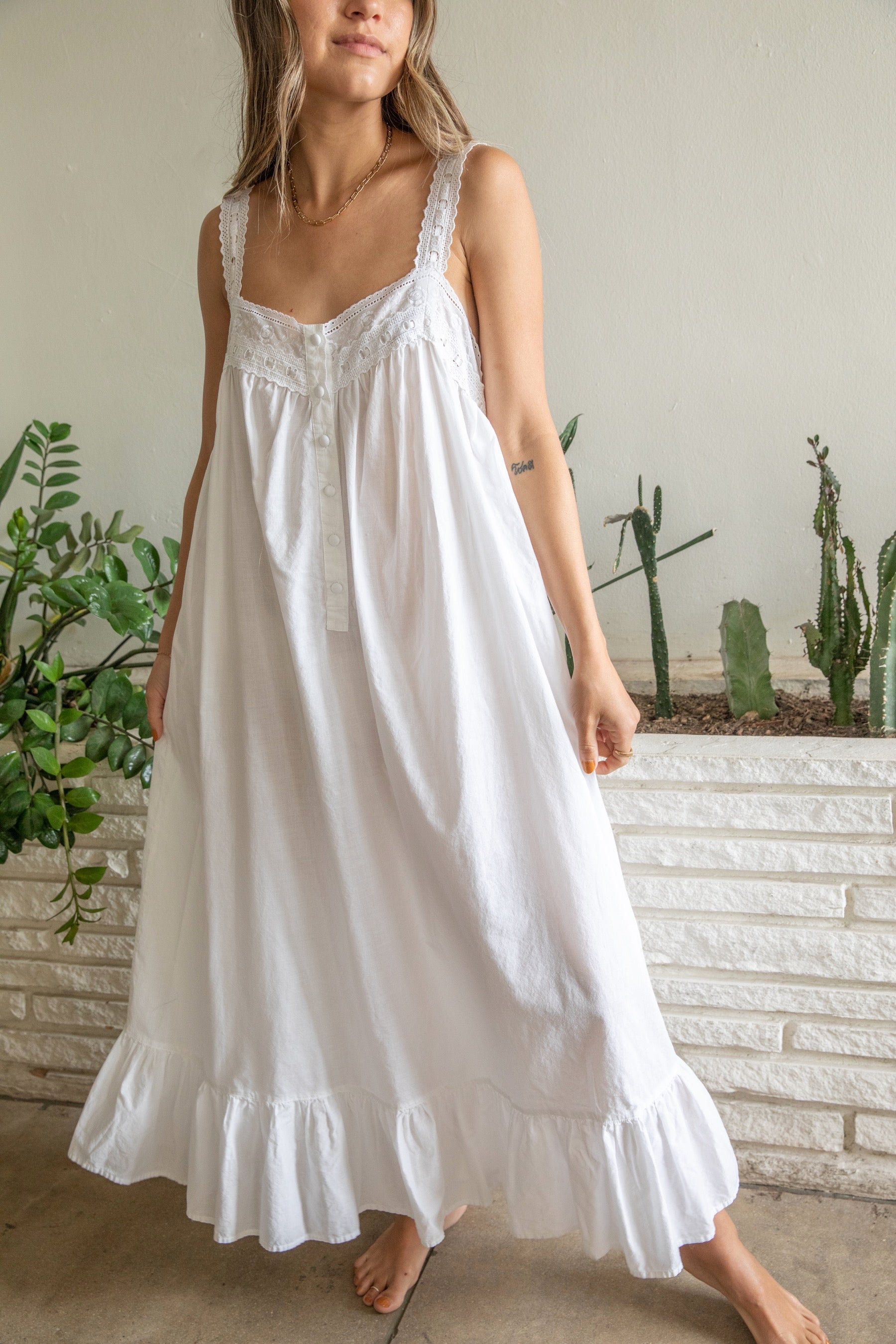Victoria's Secret Eyelet Night Gown – Prism Boutique Victoria's Secret Eyelet Night Gown – Prism Boutique