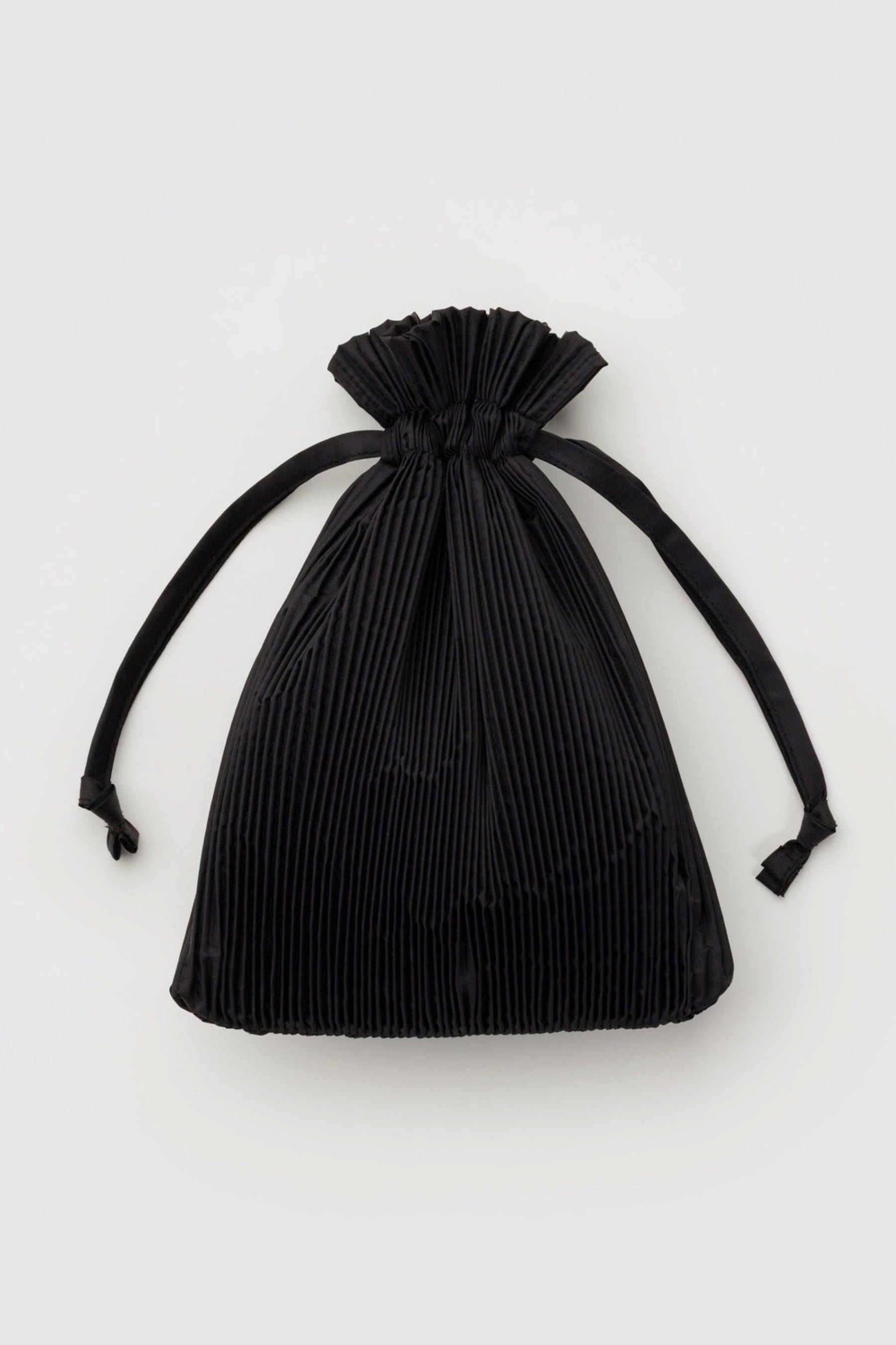 Black Pleated Baggu