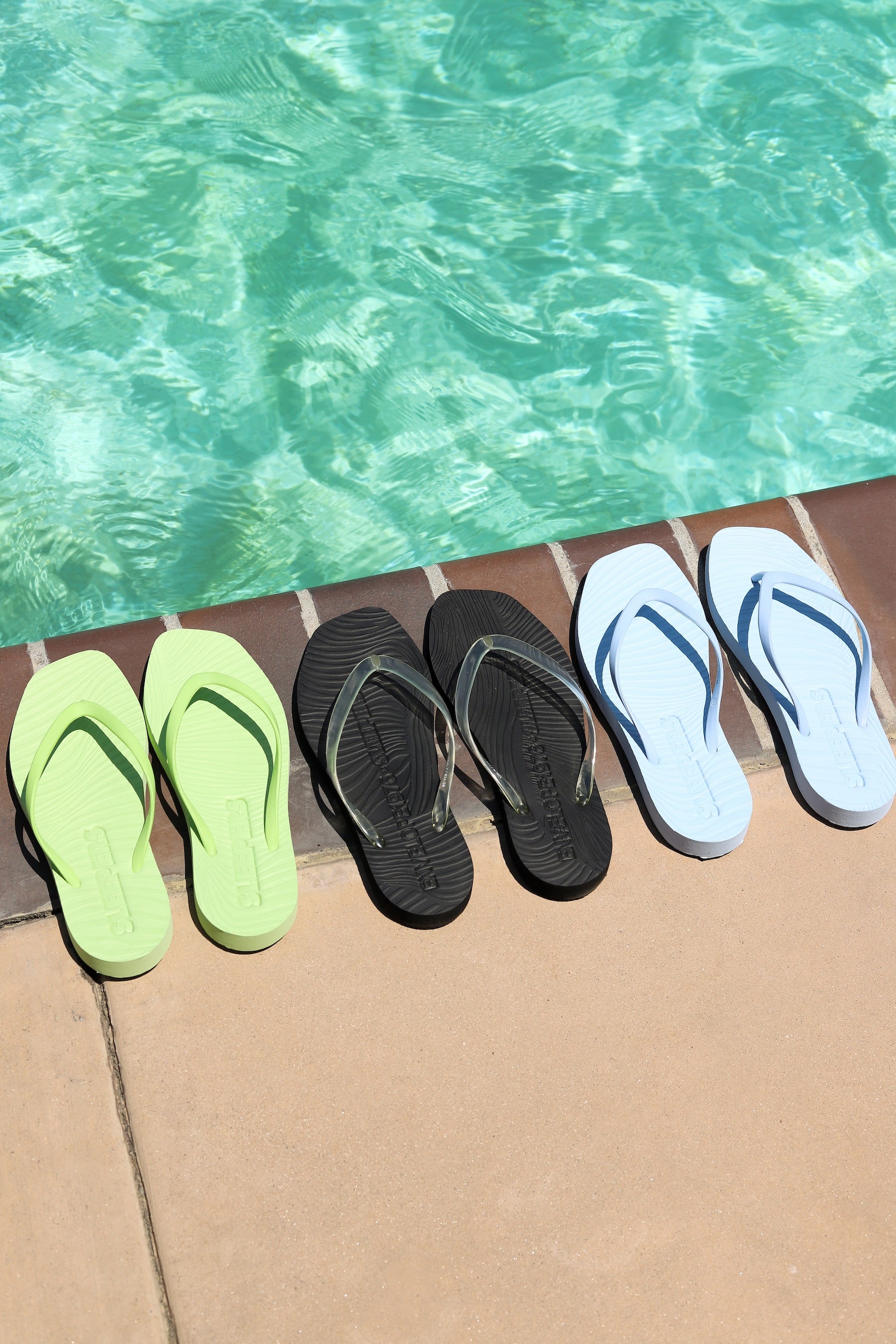 Black + Transparent Tapered Flip Flops – Prism Boutique