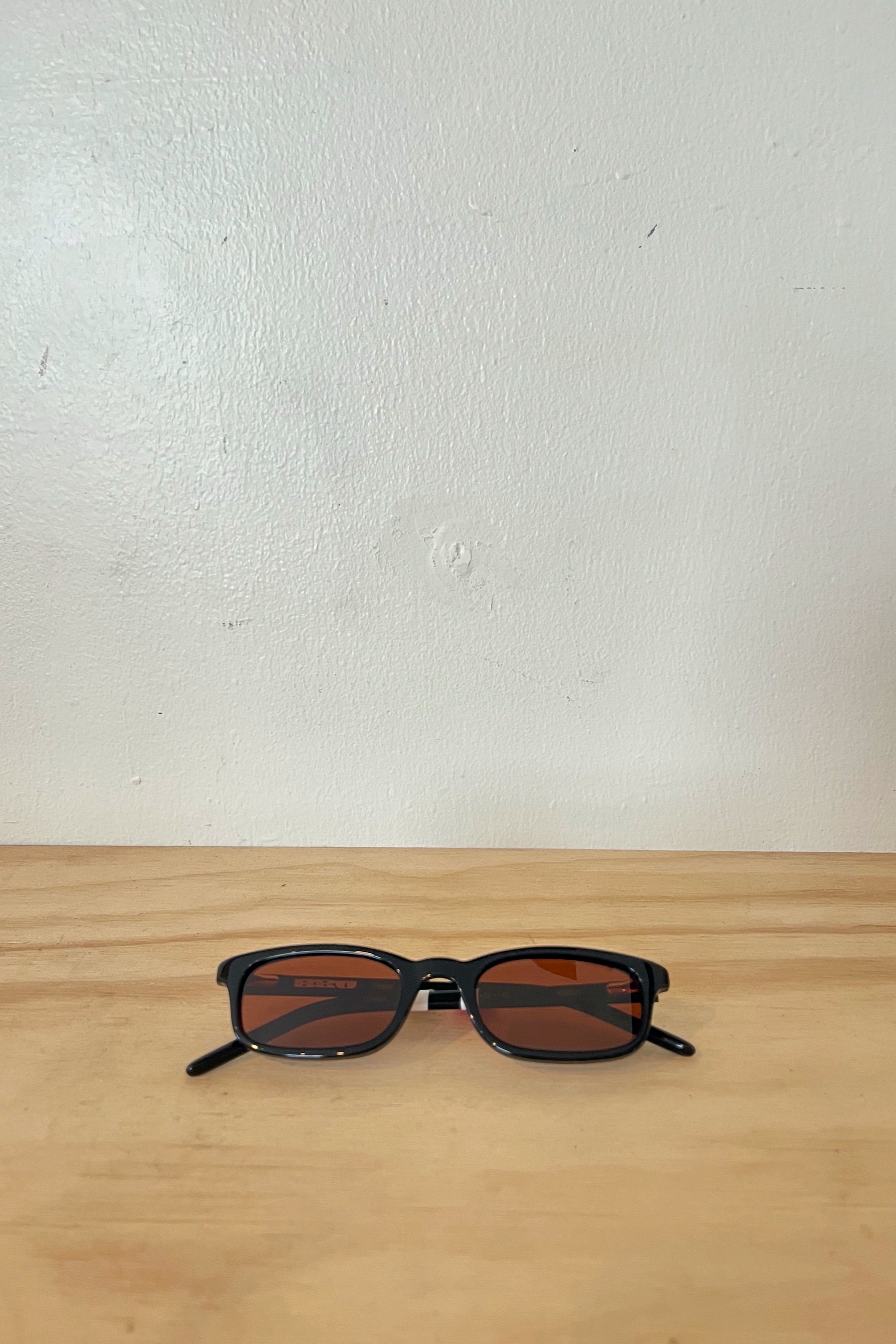 Damaged The Flossie - Black + Red