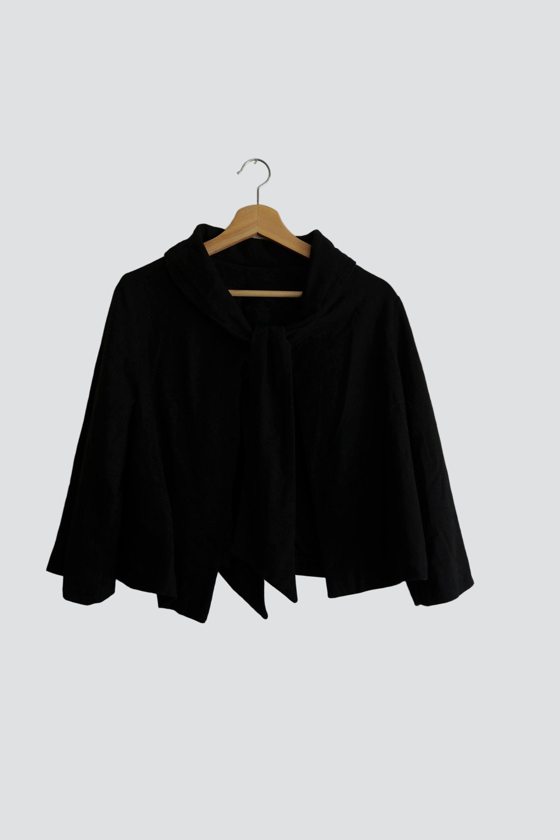 Black Capelet