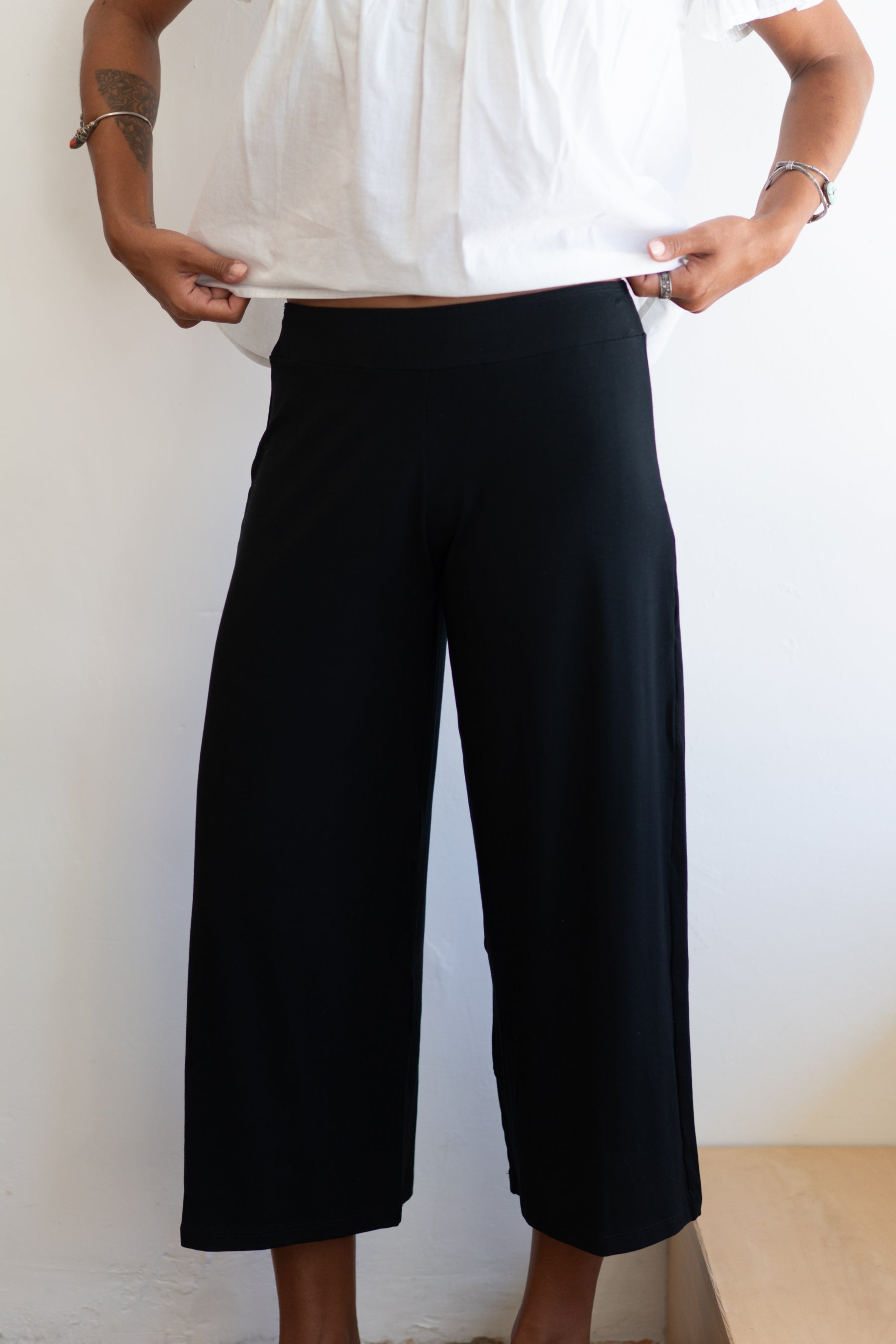 capri アセトン Black Ano Capri – Prism Boutique
