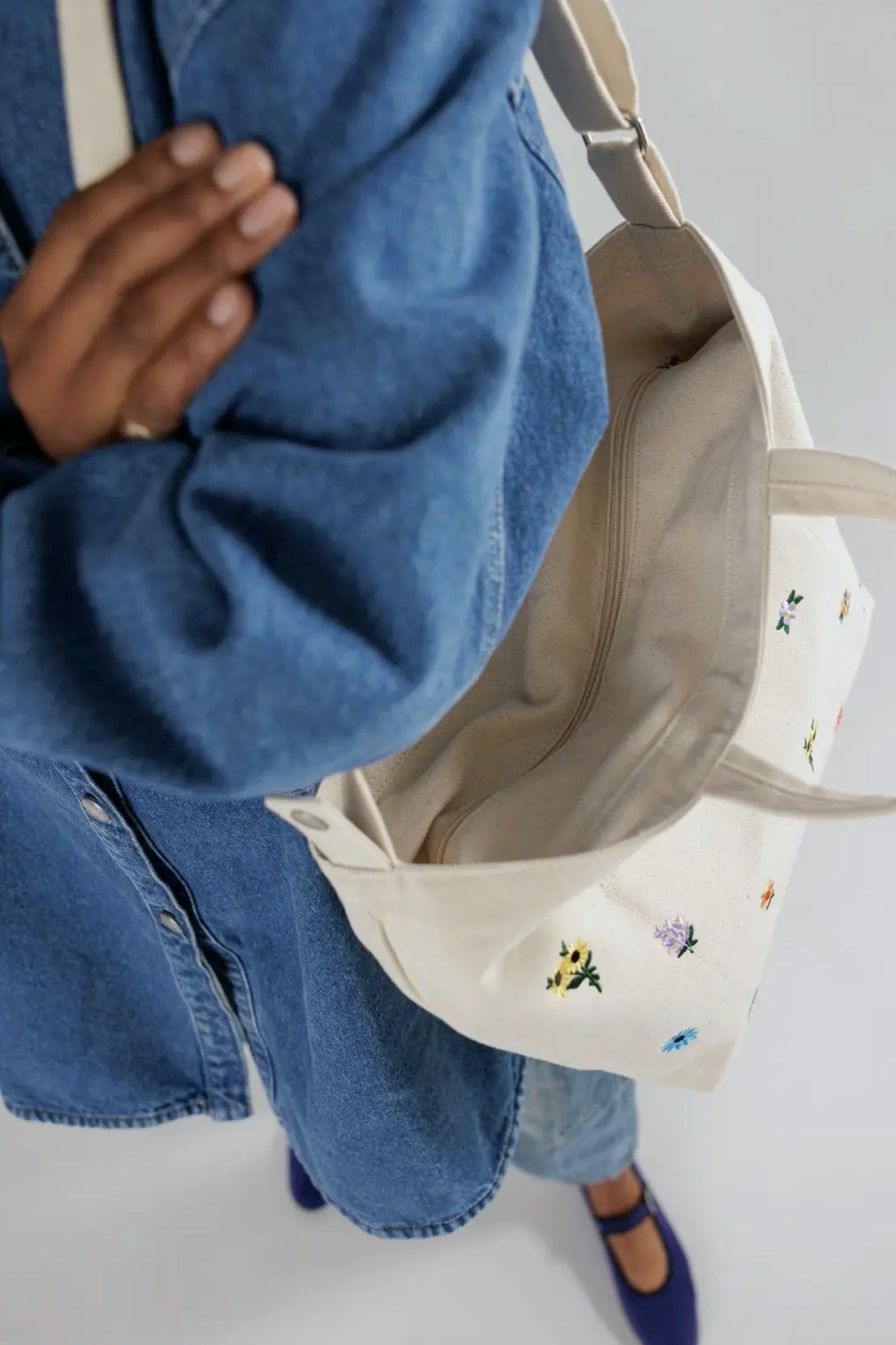 Embroidered Ditsy Floral Zip Duck Bag