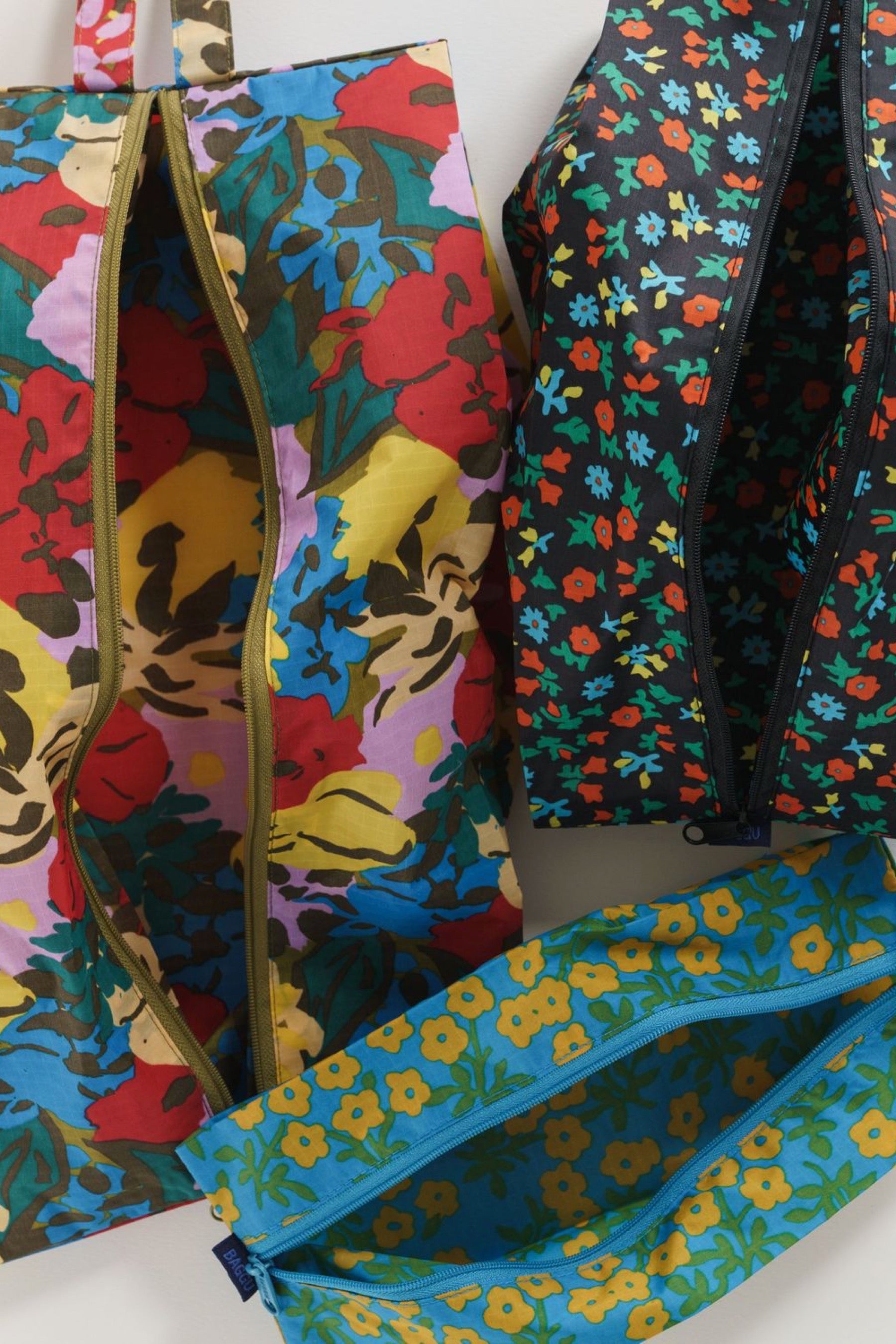 Attic Florals 3D Zip Set
