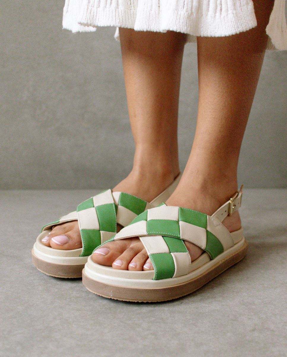 marshmallow-scacchi-ivory-evergreen-sandals-alohas-922237_1080x_06c664de-527b-489b-9ec3-417ebd43300e.jpg